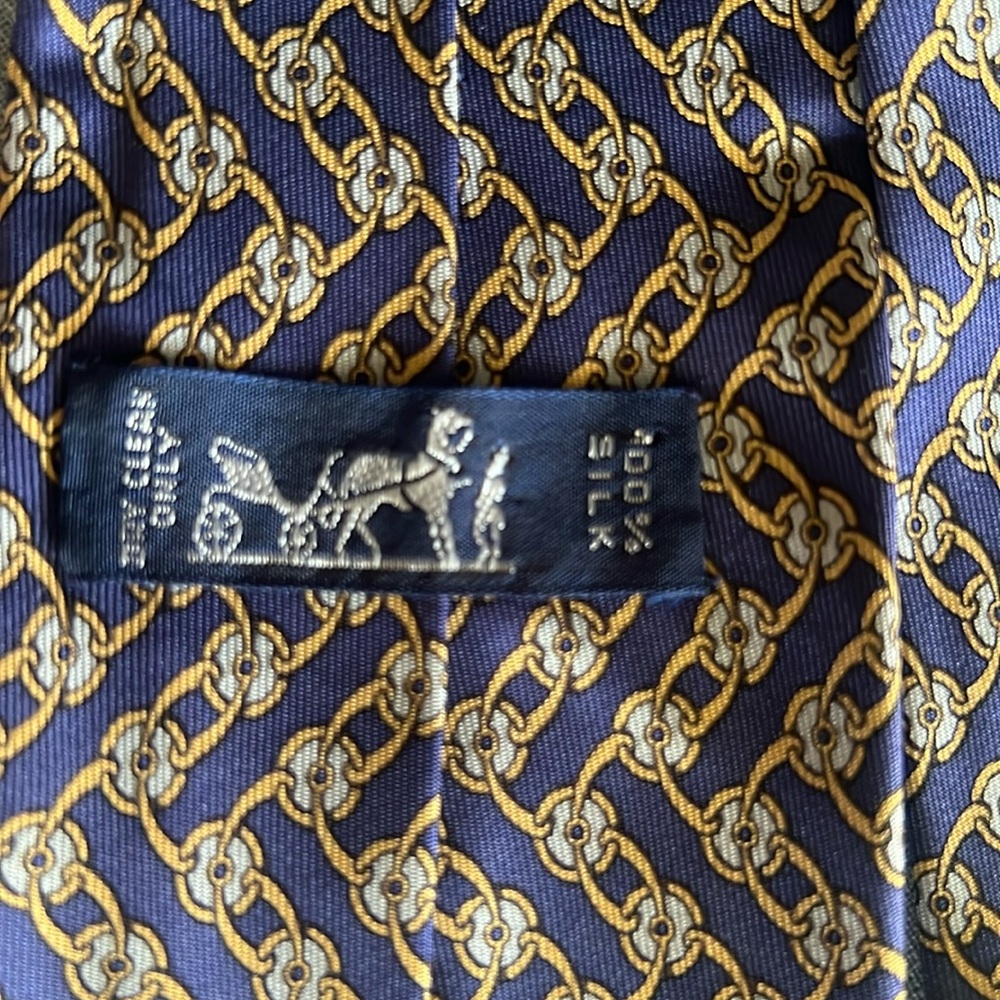 Hermès tie, 100 percent silk. Authentic